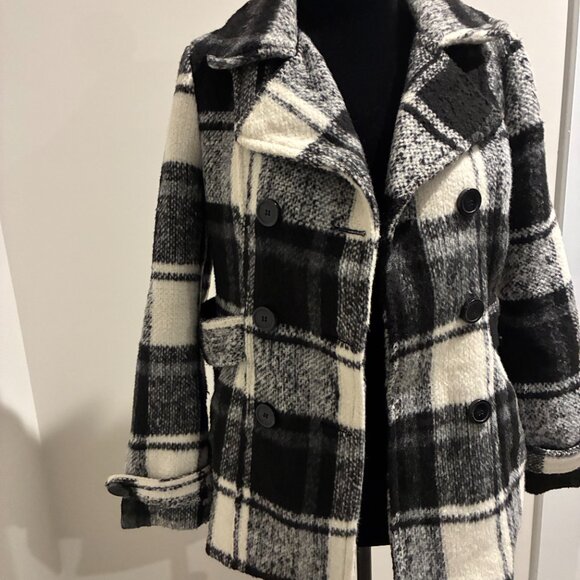 FOREVER 21 Warm and Fashionable Winter Coat - Picture 2 of 4